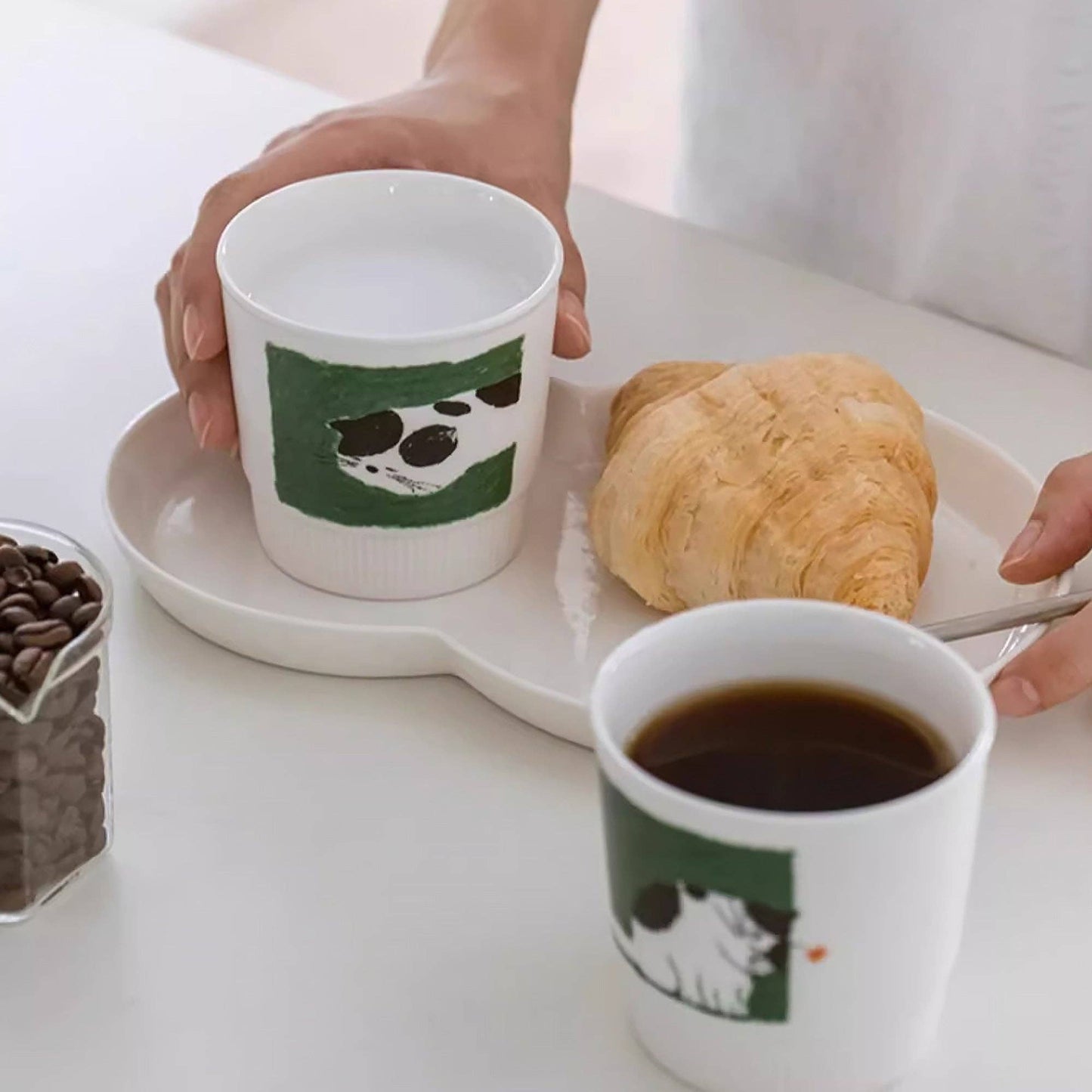 Ceramic mug set with cute cat designs