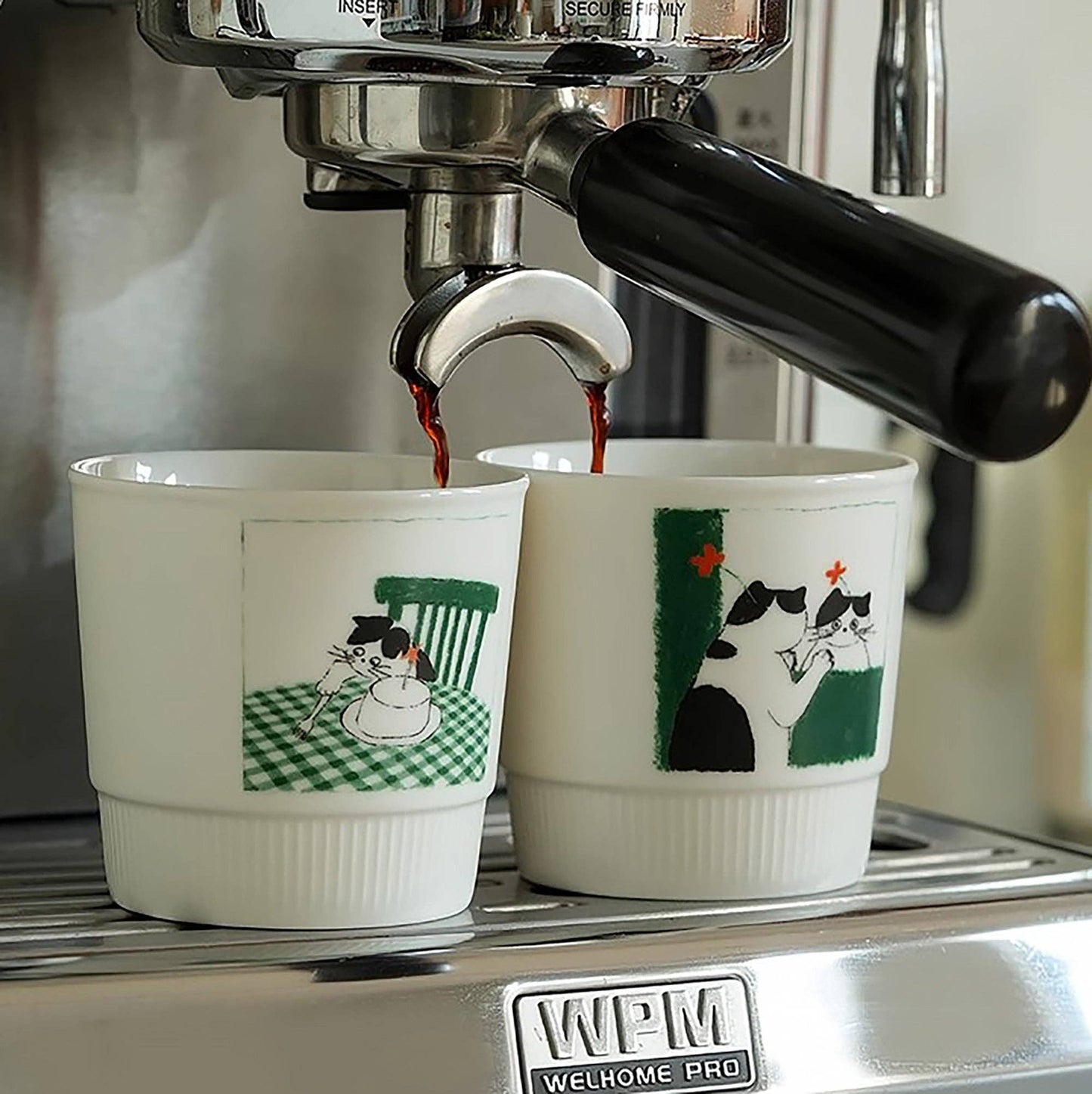 Ceramic mug set with cute cat designs